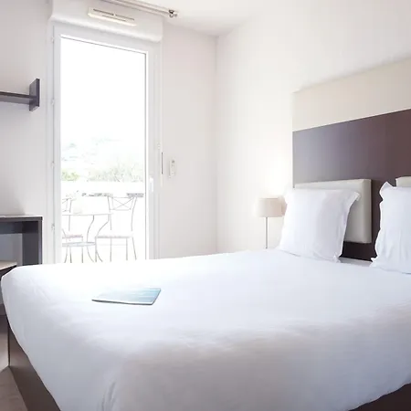 Comfort Six-fours Hotel 3*
